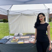 Amie punya sejarah toxic relationship bersama Gareth. Keduanya sudah lama putus kontak sampai akhirnya bertemu lagi secara tak sengaja di sebuah acara Januari lalu. Kepada seorang teman, Amie pernah curhat soal ketakutannya terhadap sang mantan. Dia sangat takut. Dia bilang, Aku harus bagaimana? Aku harus memberi tahu teman sekamarku, aku juga punya pengawal pribadi, ungkap Vera Duffy, salah seorang teman dekat Amie. (Foto: Instagram/@dramieharwick)