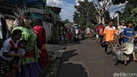 Jadi, jika perda ini jadi dilaksanakan mereka berharap dapat mempunyai ruang untuk melestarikan kebudayaan Ondel-ondel ini.