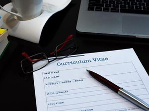 4 Tips Membuat CV yang Baik dan Benar dari Webinar UNS