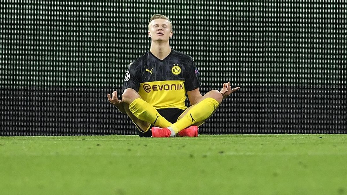 Selebrasi meditasi Erling Haaland (Martin Meissner / AP Photo)