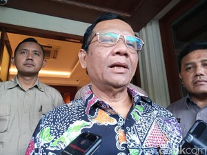 Perppu Corona Digugat ke MK, Mahfud Minta Warga Tak Khawatir Bansos Terhenti