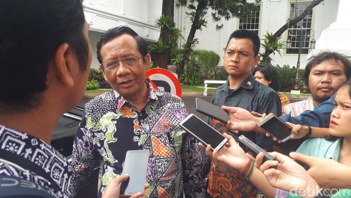 Mahfud Md usai audiensi Kompolnas dengan Presiden Jokowi. (Foto: Andhika/detikcom)
