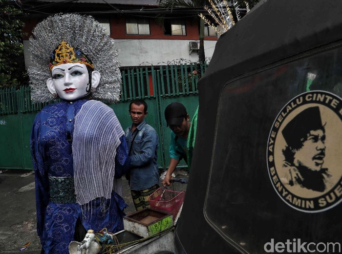 Pemprov DKI Jakarta mengimbau perajin Ondel-ondel untuk tidak sembarangan menyewakan ikon Ibu Kota tersebut, salah satunya untuk mengamen.
