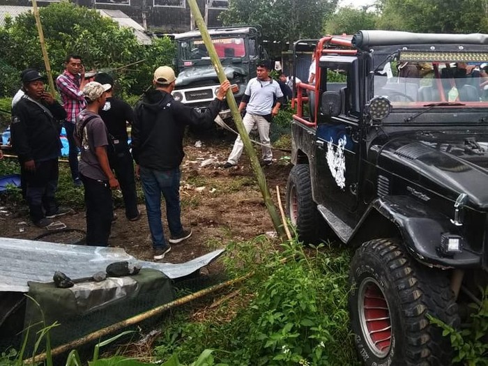 Jip wisata Lava Tour Merapi terperosok, Rabu (19/2/2020).