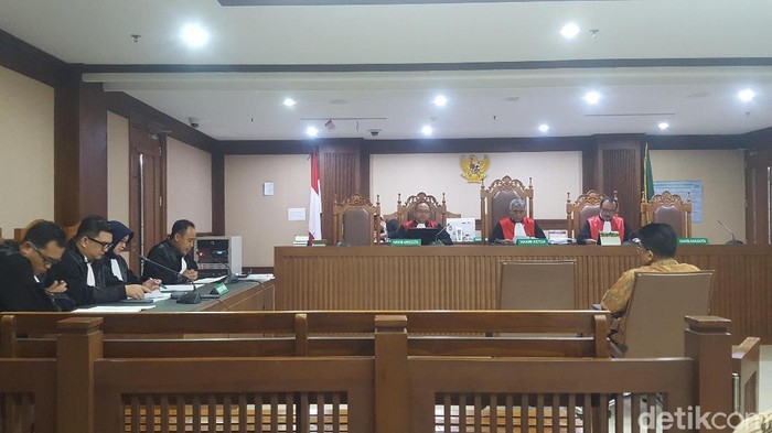 Kasus Pajak Dealer Jaguar, Eks Kepala KPP PMA 3 DKI Didakwa Terima Suap