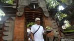 Khidmat, Begini Suasana Galungan di Pura Aditya Jaya