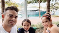 Menikah di tahun 2008, BCL dan Ashraf selalu menunjukkan keharmonisan mereka di setiap kesempatan ditambah dengan kehadiran Noah. Foto: Instagram @bclsinclair