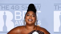 Sejak ia meledak dalam popularitas pada tahun 2019 dengan singlenya Truth Hurts, pemenang Grammy ini juga telah memperjuangkan wanita kulit hitam, komunitas LGBTQ, dan wanita dari semua ukuran. (Foto: Gareth Cattermole/Getty Images).