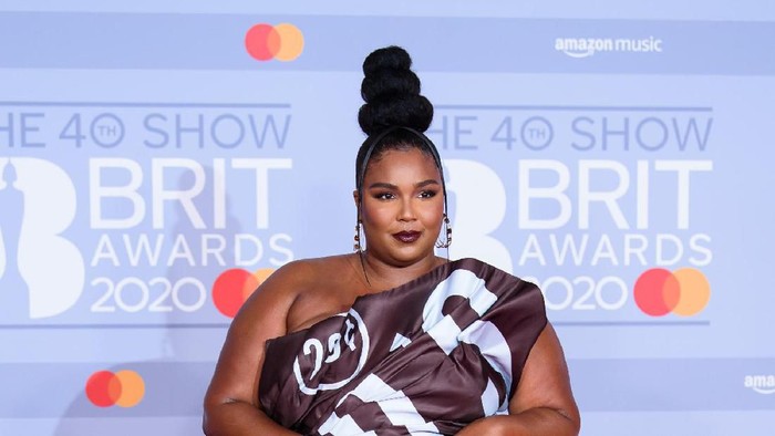 Lizzo di Brit Awards 2020 LONDON, ENGLAND - FEBRUARY 18: (EDITORIAL USE ONLY) Lizzo attends The BRIT Awards 2020 at The O2 Arena on February 18, 2020 in London, England. (Photo by Gareth Cattermole/Getty Images)