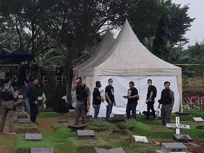 autopsi jenazah anak Karen Pooroe.