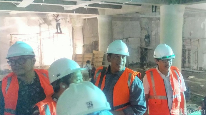Komisi C DPRD Surabaya sidak proyek pembangunan basement Alun-alun Suroboyo yang berada di Jalan Yos Sudarso. Jalan tersebut diharapkan bisa kembali dibuka Maret mendatang.