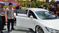 Polisi juga telah memanggil tiga orang terkait video tersebut. Yaitu 2 sopir dan satu pengambil video.