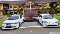 Dua mobil yang ada dalam video balapan tersebut adalah Honda Civic No Pol AA 7087 QK warna putih dan Honda Civic No Pol AB 1409 TL.