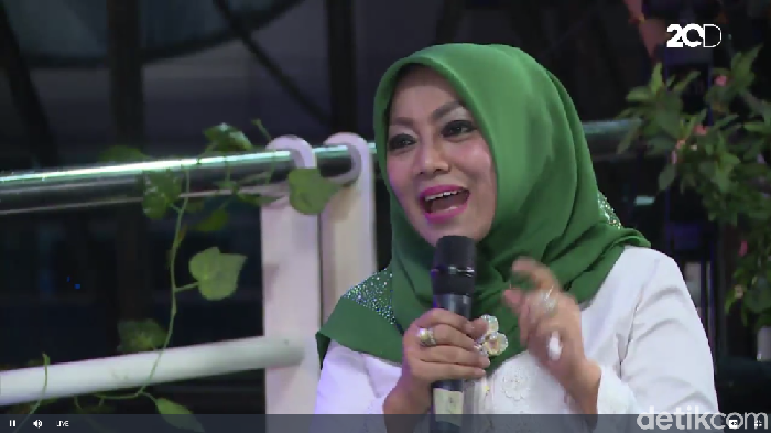 Ketua Pelestari Budaya Sunda, Eni Sumarni