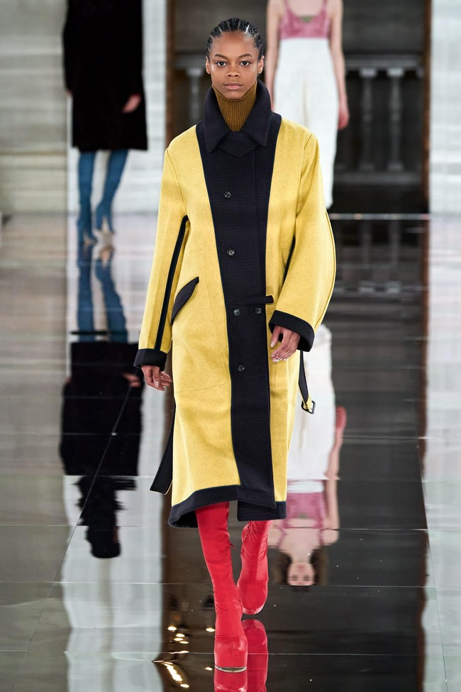 Fashion show koleksi musim gugur/dingin 2020 Victoria Backham di London Fashion Week 2020, London, Inggris. Foto: dok.Vouge.