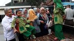 Jalan Terendam Banjir, Siswa TK Diangkut Pick Up