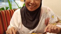 My lunch tulis ibunda Ashraf pasa unggahannya ini. Selain BCL, tentu Dida jadi orang yang juga paling kehilangan atas meninggalnya Ashraf. Ia pun terbang dari Malaysia untuk mengantarkan jasad Ashraf ke tempat peristirahatan terakhirnya.  Foto: instagram @dida_sinclair