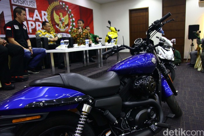 MPR Gelar Cerdas Cermat 4 Pilar MPR RI akan mengadakan lomba cerdas cermat 4 pilar yang berhadiah motor Harley Davidson. Para peserta lomba ini adalah anggota komunitas motor di Indonesia.