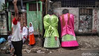 Namun mereka berharap ada wadah kesenian bagi para perajin agar Ondel-ondel tidak mati ditelan zaman.