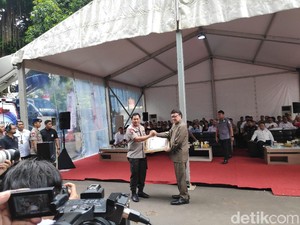 MenPAN-RB Beri Penghargaan ke Polda Metro atas Kinerja Berantas Narkoba