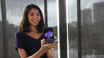 Ponsel layar lipat terbaru Samsung ini dapat dipesan pula berbarengan dengan Galaxy S20 di Indonesia, pada 12 Februari mulai jam 12 siang sampai tanggal 23 mendatang. Foto: Rifkianto Nugroho