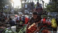 Berikut kesimpulan raker Komisi XI DPR dengan Menteri Keuangan soal ekstensifikasi barang kena cukai berupa kantong plastik. Pertama, Komisi XI DPR RI menyetujui rencana pemerintah untuk melalukan penambahan jenis barang kena cukai berupa produk plastik. Kedua, Komisi XI DPR RI meminta pemerintah menyusun road map perluasan barang kena cukai lainnya. Ketiga, Komisi XI DPR RI meminta Menteri Keuangan untuk memberikan jawaban tertulis maksimal 7 hari atas pertanyaan dan tanggapan pimpinan dan anggota Komisi XI DPR RI pada rapat kerja Komisi XI DPR RI dengan Menteri Keuangan tanggal 19 Februari 2020.