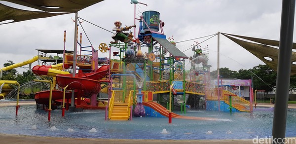 Go! Wet Waterpark adalah taman rekreasi air yang berlokasi di Grand Wisata Bekasi. Grand Wisata sendiri bisa di akses melalui tol Jakarta - Cikampek dan keluar pintu tol Tambun KM21. (Bonauli)