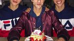 Pose Kulineran Keren Brent Rivera, Youtuber Tampan Asal Amerika
