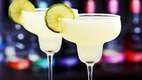 Virus Corona Mewabah, Masyarakat China Nikmati Cocktail Pesan Antar