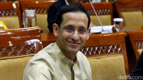 Ekspresi Nadiem Soal Bayar SPP Pakai GoPay