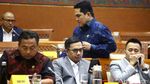 Ekspresi Erick Thohir Saat Janji Genjot Laba BUMN di Depan DPR