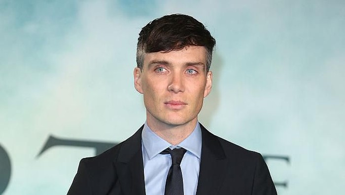 LONDON, ENGLAND - DECEMBER 02:  Cillian Murphy attends the Red Carpet Arrivals for the European Film Premiere of 