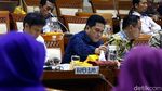 Ekspresi Erick Thohir Saat Janji Genjot Laba BUMN di Depan DPR