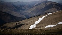 Pemanasan global adalah momok bagi resor ski. Mereka yang terletak di bawah ketinggian 1.000 meter dipastikan tak kebagian salju. Nove Mesto, yang terletak hanya 600 meter di atas permukaan laut, adalah contoh utama terdampak langkanya salju ini (Foto: CNN)