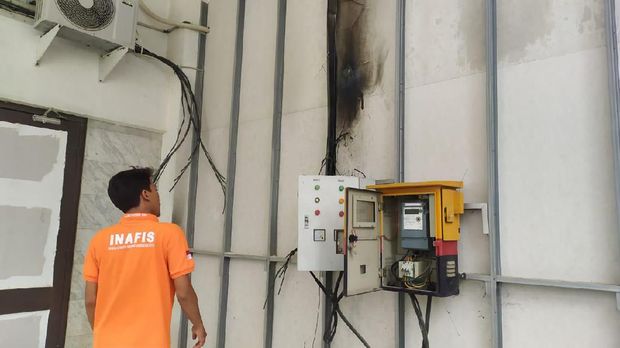 Diduga Korsleting Listrik, Api Muncul di Masjid Agung Medan-Dinding Gosong