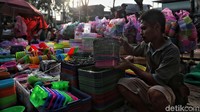 Perlu diketahui usulan tarif cukai plastik untuk kantong plastik yang diusulkan pemerintah ini paling rendah dibandingkan negara lain seperti Irlandia sebesar Rp 322.990 per kg dan Afrika Selatan sebesar Rp 41.471 per kg.