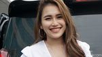 Smile! Balik dari Rusia, Ayu Ting Ting Semringah Banget