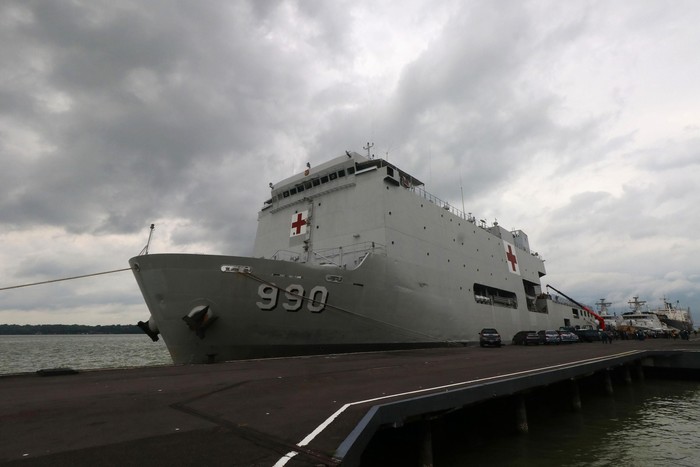 KAPAL RUMAH SAKIT KRI DR SOEHARSO Kapal rumah sakit KRI dr Soeharso bersandar di Dermaga Madura, Komando Armada II Surabaya, Jawa Timur, Kamis (20/2/2020). Pemerintah telah menyiapkan beberapa opsi untuk menjemput 74 WNI yang menjadi kru Kapal Pesiar Diamond Princess di Jepang, dengan salah satu pilihannya menggunakan KRI dr Soeharso. ANTARA FOTO/Didik Suhartono/aww.