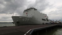 Kapal rumah sakit KRI dr Soeharso bersandar di Dermaga Madura, Komando Armada II Surabaya, Jawa Timur, Kamis (20/2/2020). 