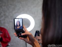 Terhipnotis Keindahan Galaxy Z Flip Mirror Purple