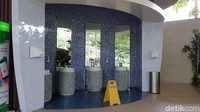 Fasilitas toilet, saung, kantin dan toko suvenir pun tersedia di sini. (Bonauli/detikTravel)
