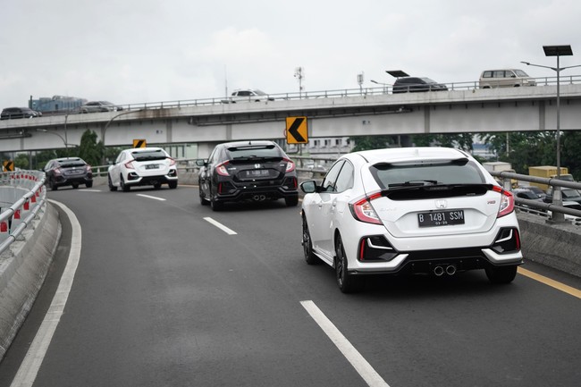 Tambah Emblem RS, Honda Civic Hatchback Makin Sporty?