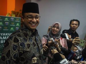 Cegah Corona, Anies Minta Jemaah Salat Jumat Hindari Sapa dengan Sentuhan