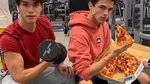 Pose Kulineran Keren Brent Rivera, Youtuber Tampan Asal Amerika