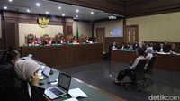 Sidang tersebut dengan agenda mendengarkan keterangan saksi yang dihadirkan jaksa KPK.