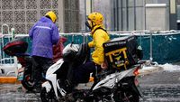 Virus Corona Mewabah, Masyarakat China Nikmati Cocktail Pesan Antar