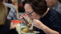 Cegah Virus Corona, Restoran di Hong Kong Pasang Sekat Kaca di Setiap Meja
