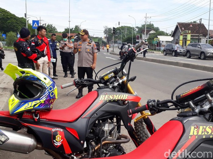 Final Piala Gubernur Jatim antara Persebaya vs Persija yang akan digelar di Gelora Delta Sidoarjo juga diantisipasi Polres Pasuruan Kota. Penyekatan suporter hingga nonton bareng dilakukan polisi.