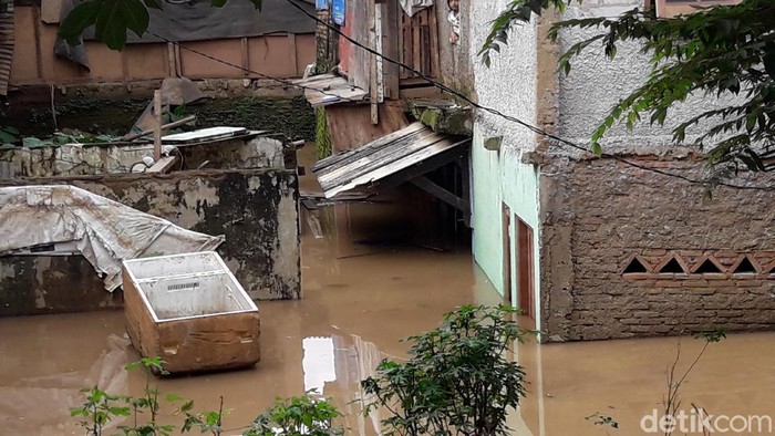 Banjir di Rawajati (Muhammad Ilman Nafian/detikcom)