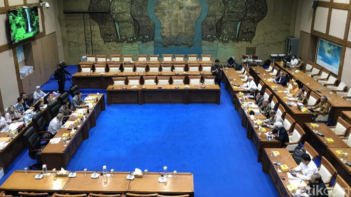 Komisi VII DPR rapat dengan Batan dan Bapeten (Rolando Fransiscus Sihombing/detikcom)
